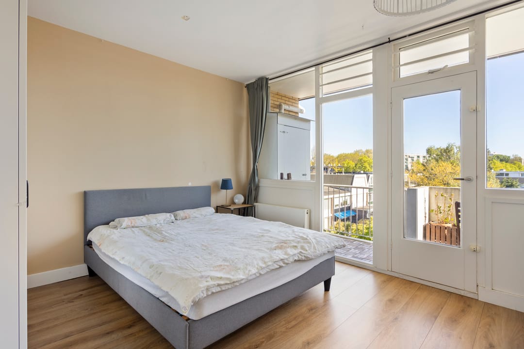 Spacious 3-Room Apartment with Balcony in Amstelveen — 13