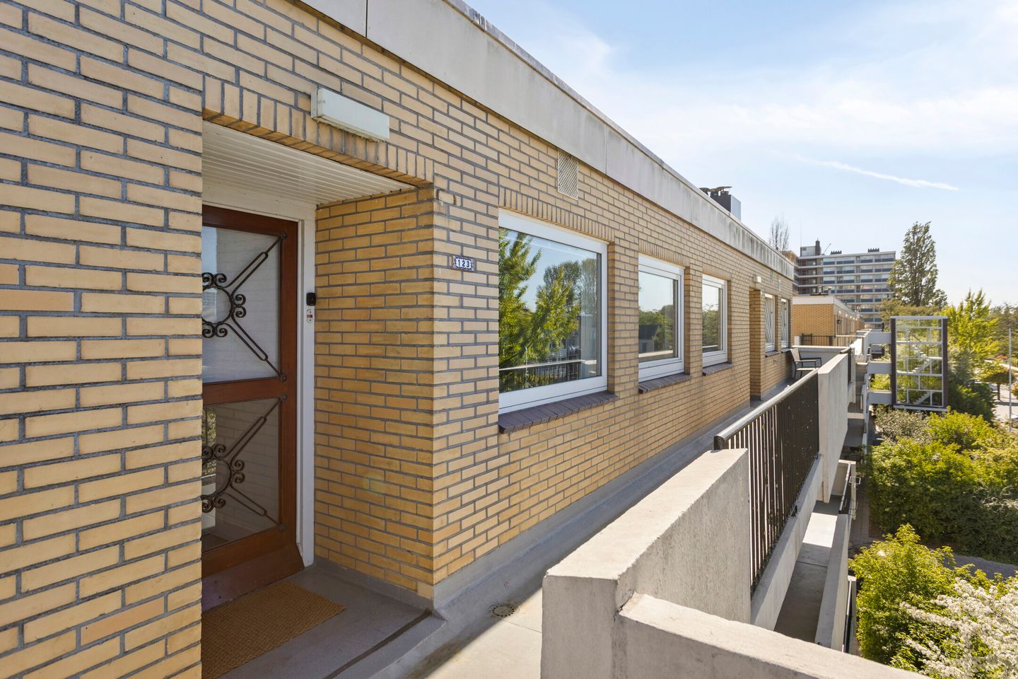 Spacious 3-Room Apartment with Balcony in Amstelveen — 25