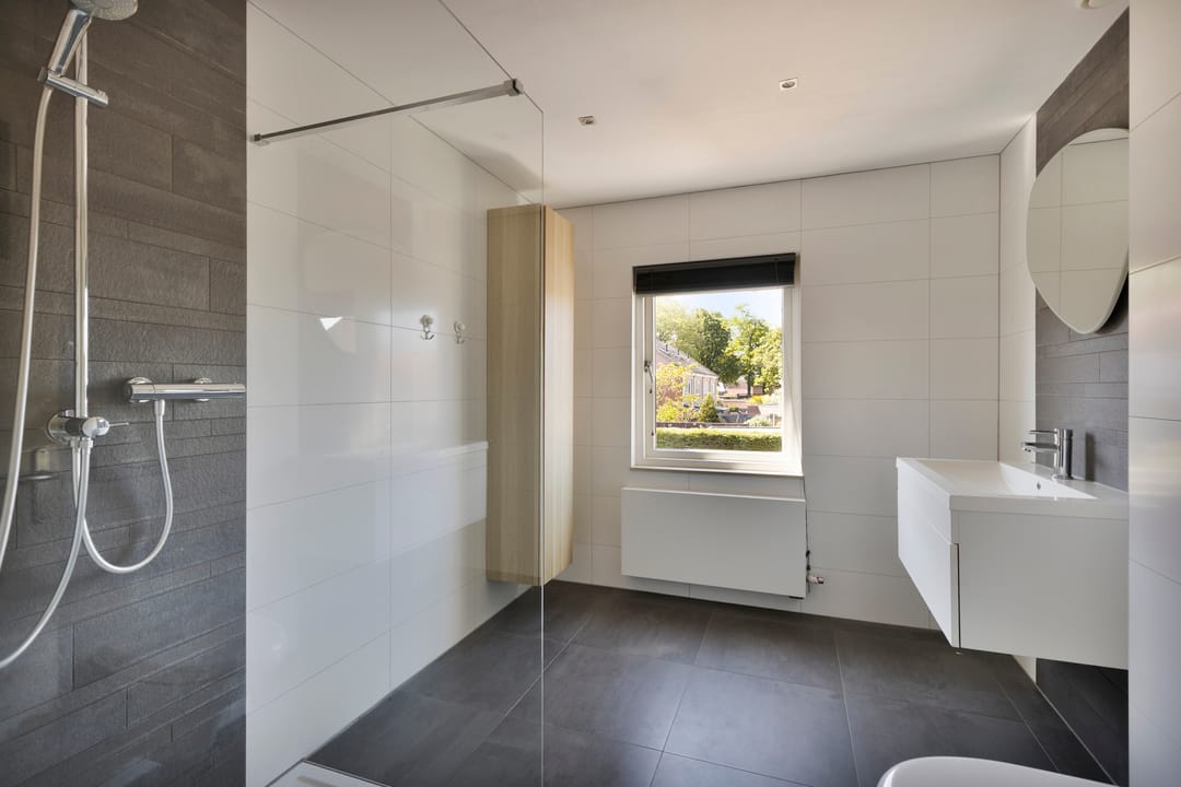 Well-maintained family home with air conditioning, 3 bedrooms, spacious garden and solar panels in Roosendaal — 28
