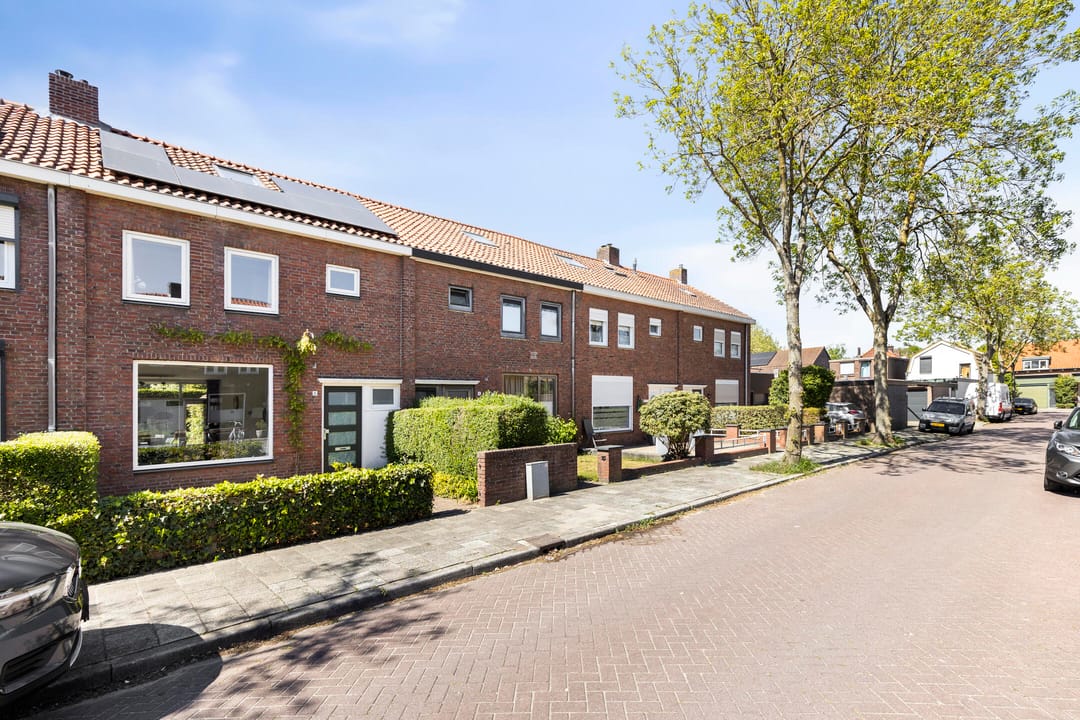 Well-maintained family home with air conditioning, 3 bedrooms, spacious garden and solar panels in Roosendaal — 41