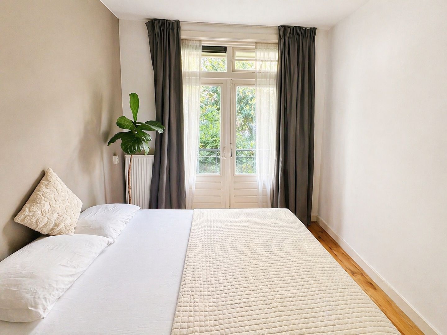 Bright 3-Bedroom Apartment in Amsterdam's Sought-After Bos en Lommer with Dual Balconies — 25