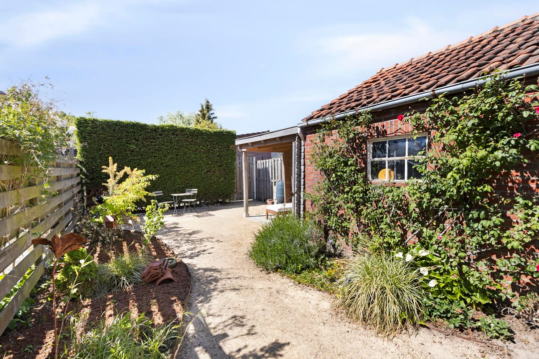 Well-maintained family home with air conditioning, 3 bedrooms, spacious garden and solar panels in Roosendaal — 37