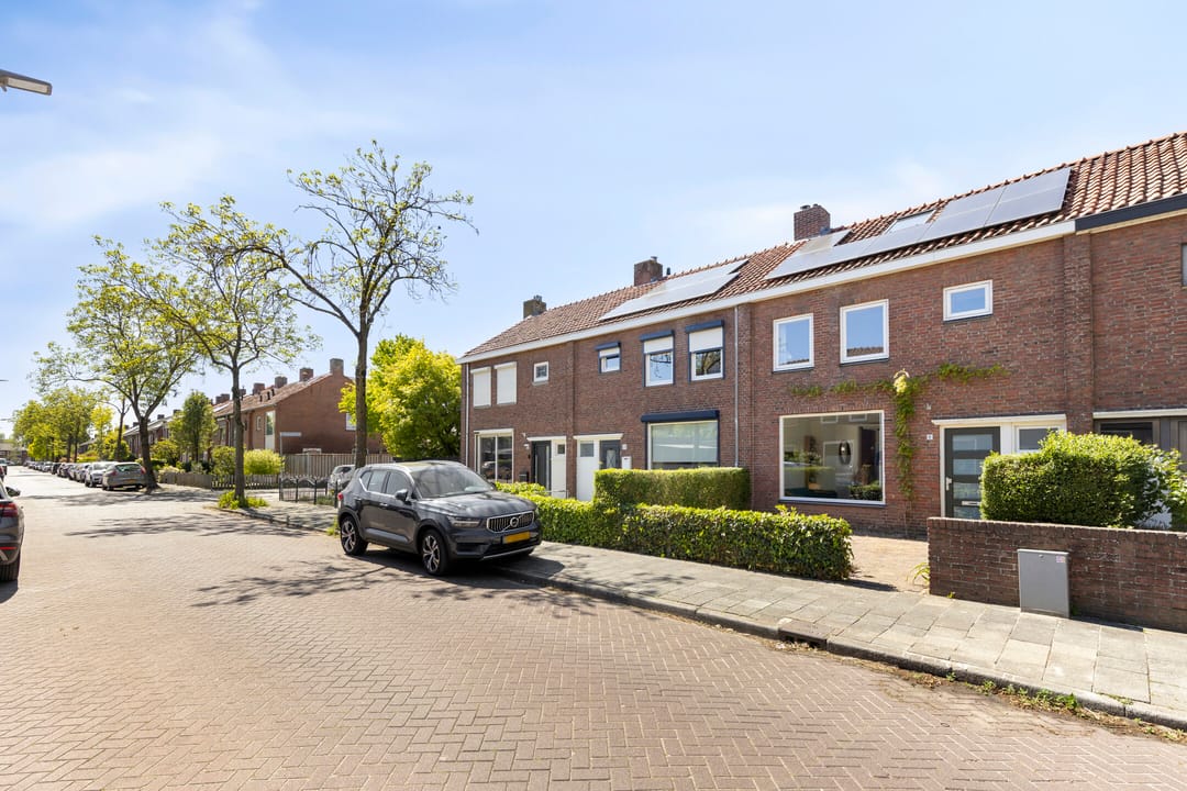 Well-maintained family home with air conditioning, 3 bedrooms, spacious garden and solar panels in Roosendaal — 43