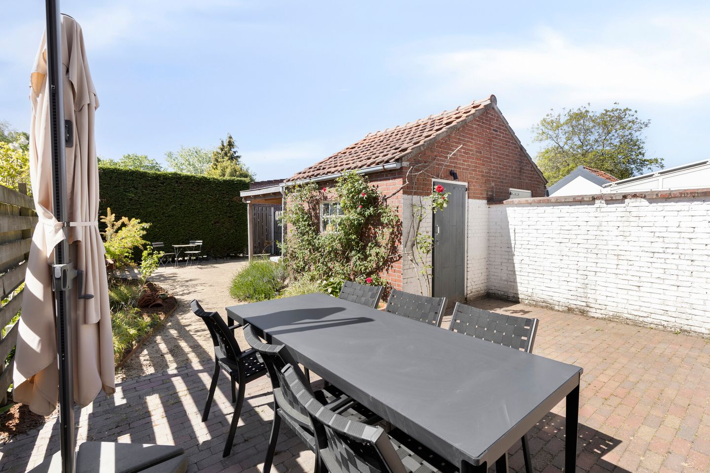 Well-maintained family home with air conditioning, 3 bedrooms, spacious garden and solar panels in Roosendaal — 35