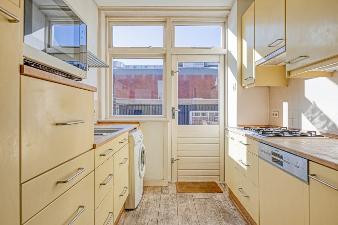 Photo 13 of Zwanestraat 2-2B