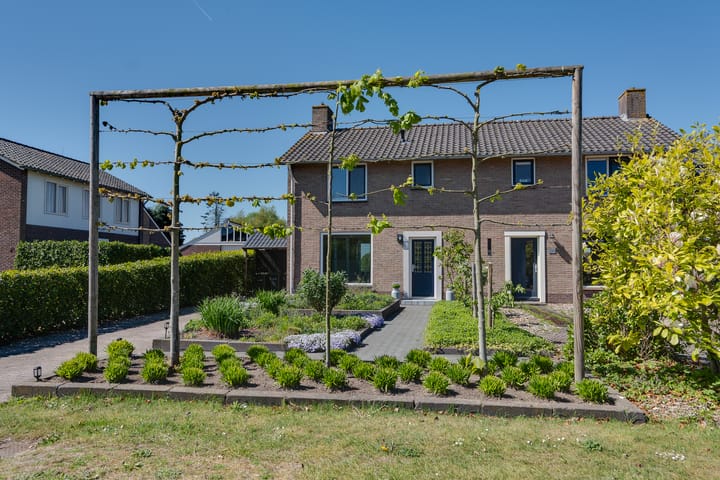 Photo 3 of Makkum 4-B