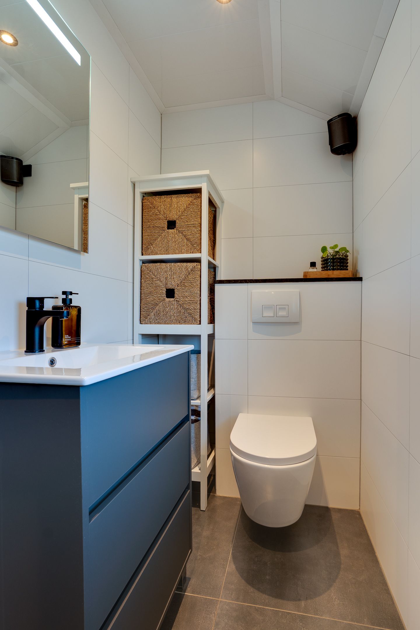 Photo 21 of Makkum 4-B