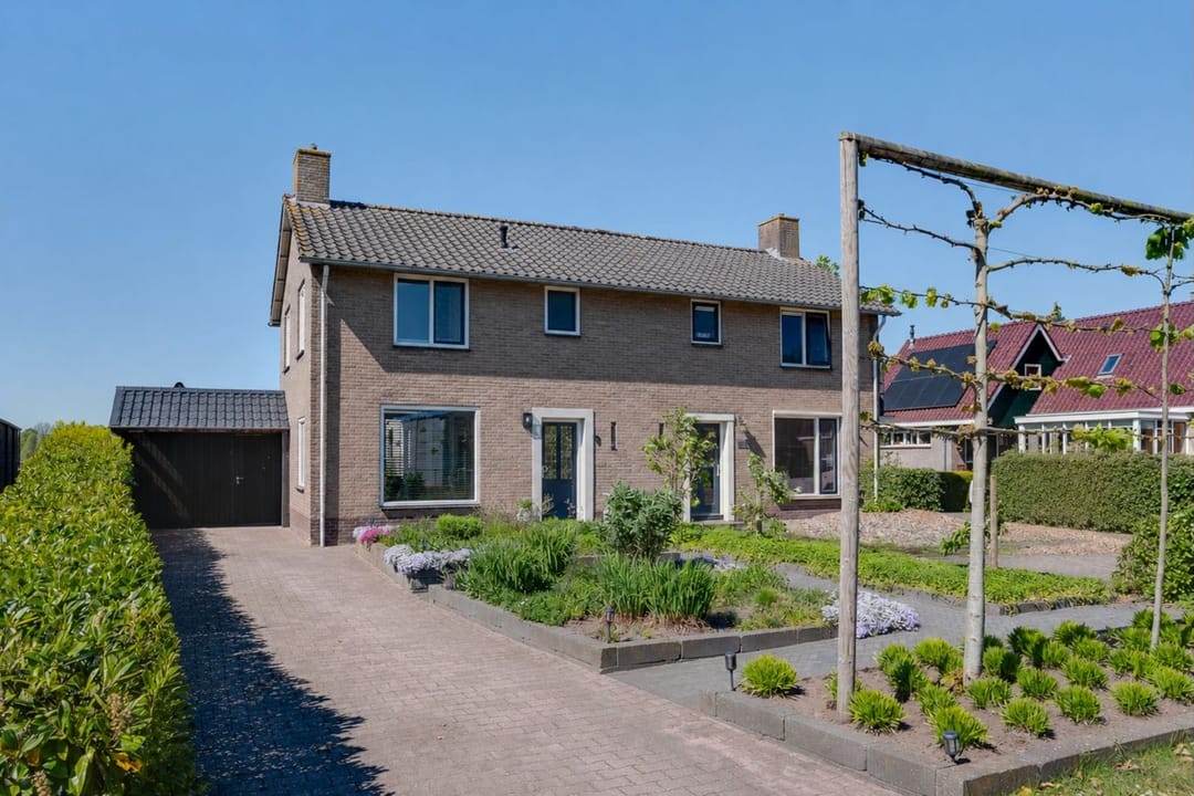 Photo 1 of Makkum 4-B