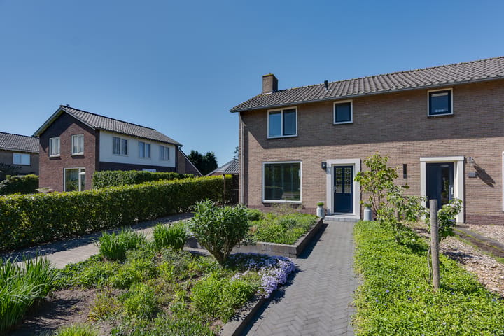Photo 2 of Makkum 4-B