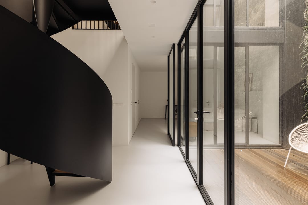 Luxury Double Ground Floor Apartment in 1740 National Monument, Amsterdam City Centre — 22