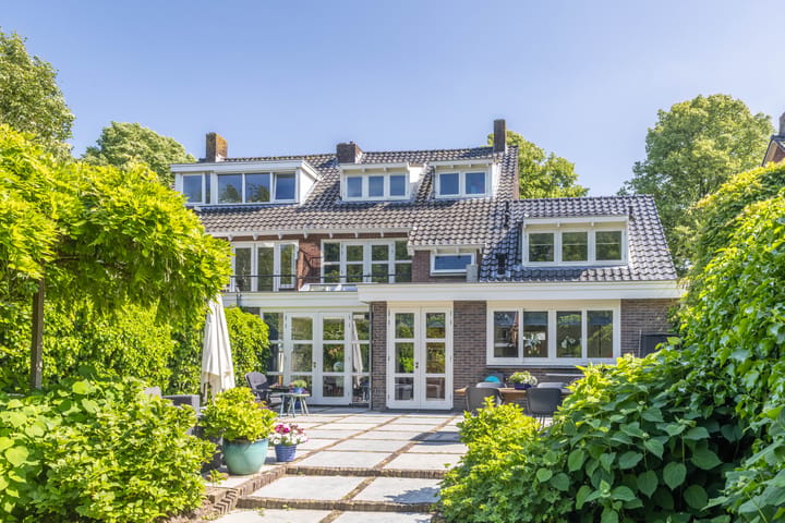 Photo 2 of Roerdompstraat 23