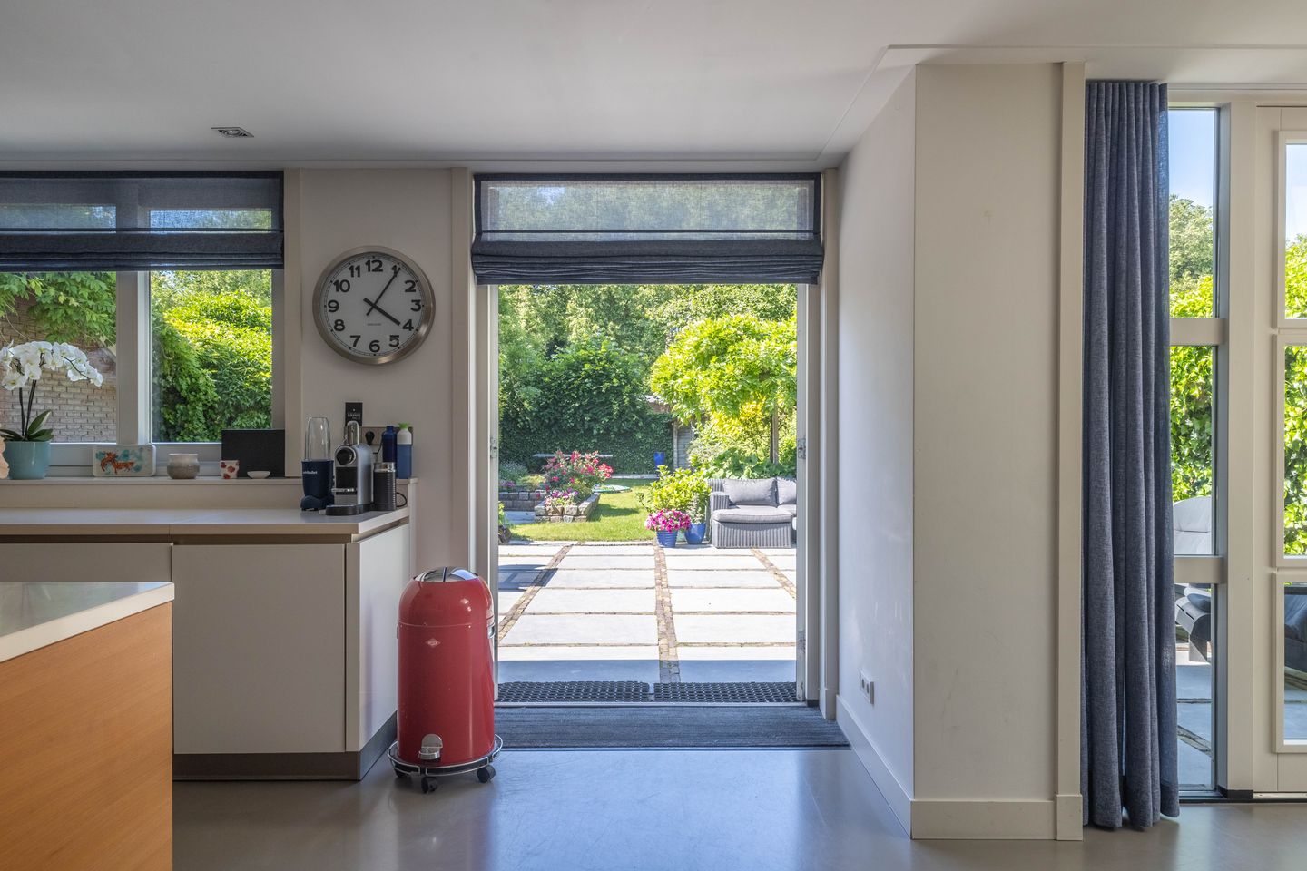 Photo 10 of Roerdompstraat 23