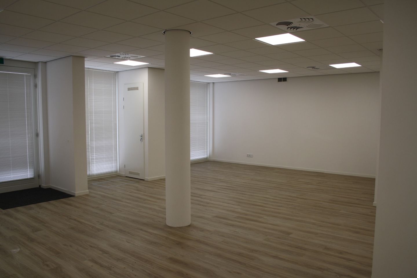 Bekijk foto 3 van Wijnstraat 8