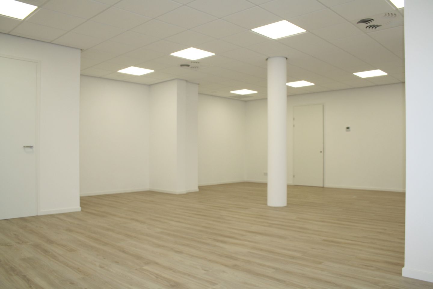 Bekijk foto 2 van Wijnstraat 8