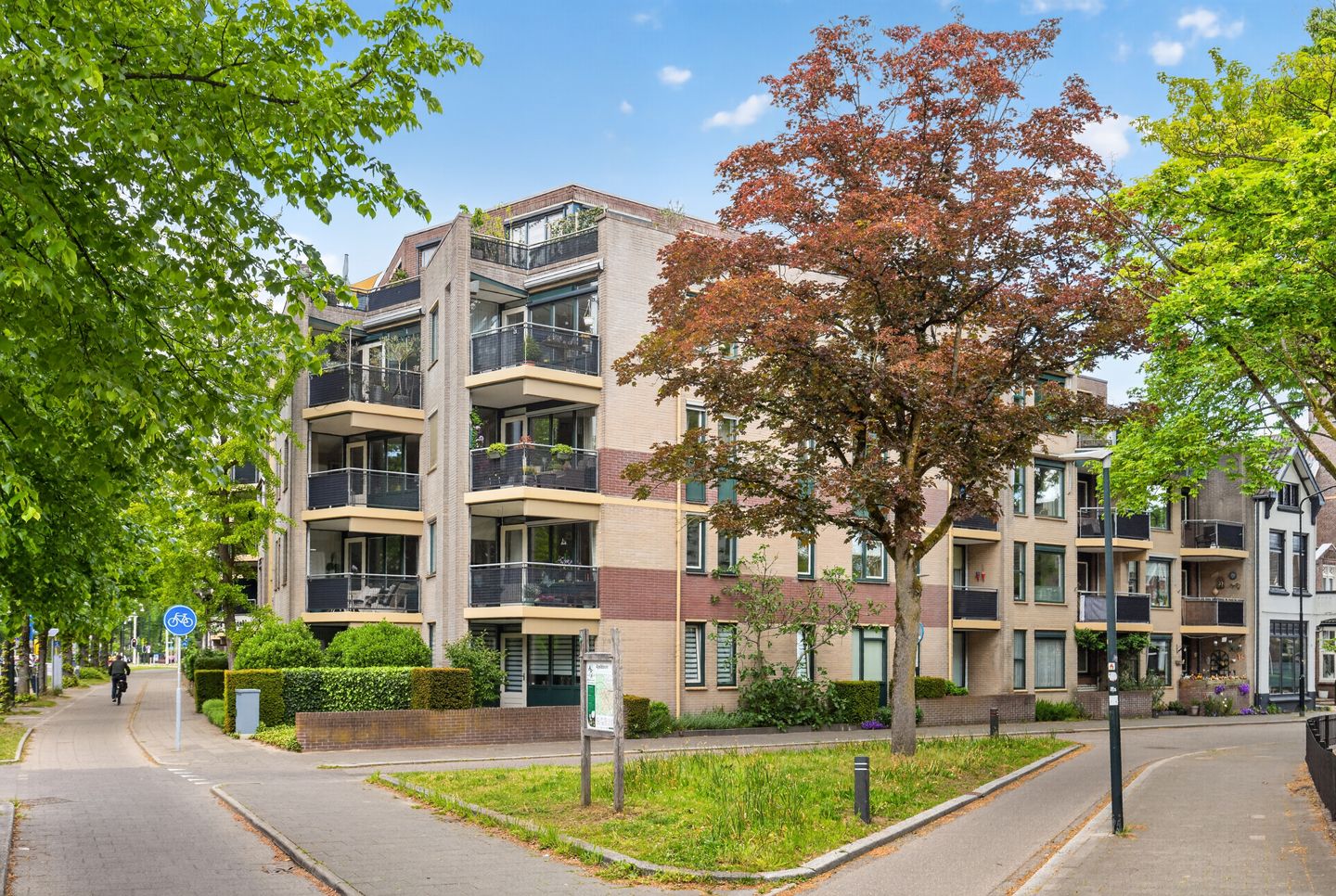 Foto 1 van Loolaan 4-B