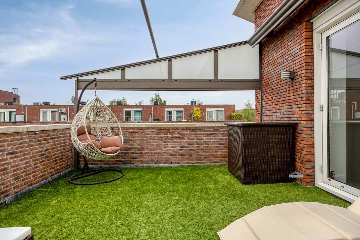 Modern Luxury Corner House with Roof Terrace in Prime Eindhoven Location — 55