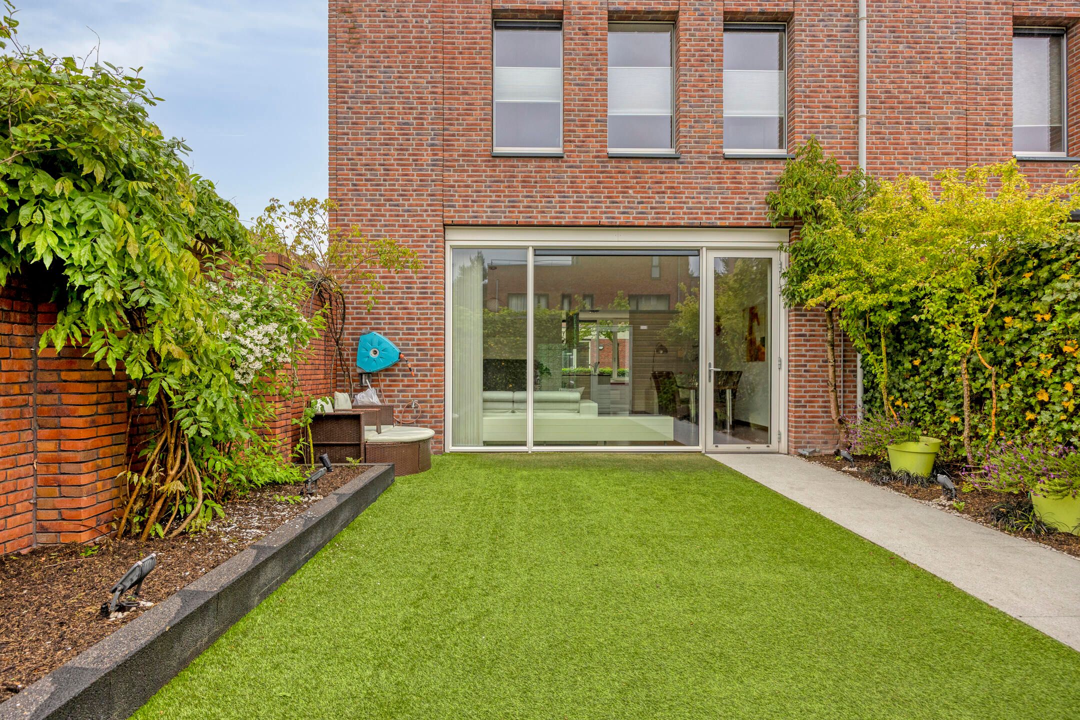 Modern Luxury Corner House with Roof Terrace in Prime Eindhoven Location — 60