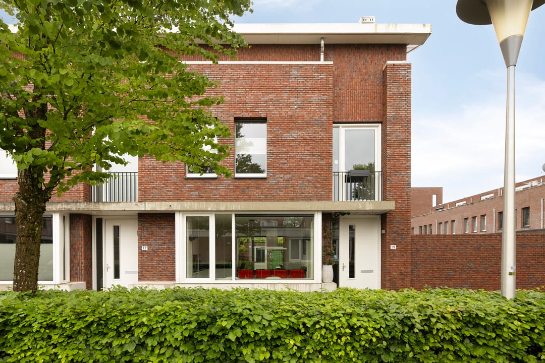 Modern Luxury Corner House with Roof Terrace in Prime Eindhoven Location — 68