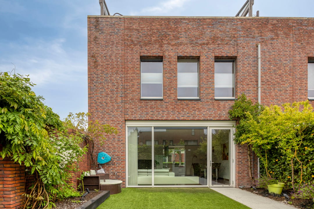 Modern Luxury Corner House with Roof Terrace in Prime Eindhoven Location — 58