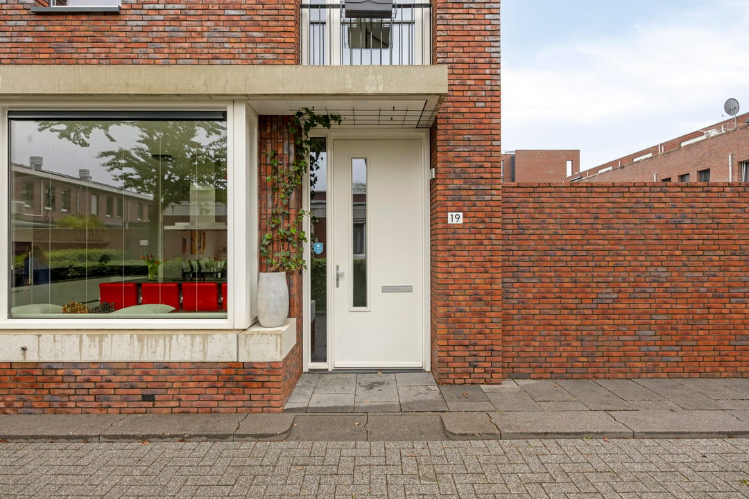 Modern Luxury Corner House with Roof Terrace in Prime Eindhoven Location — 67