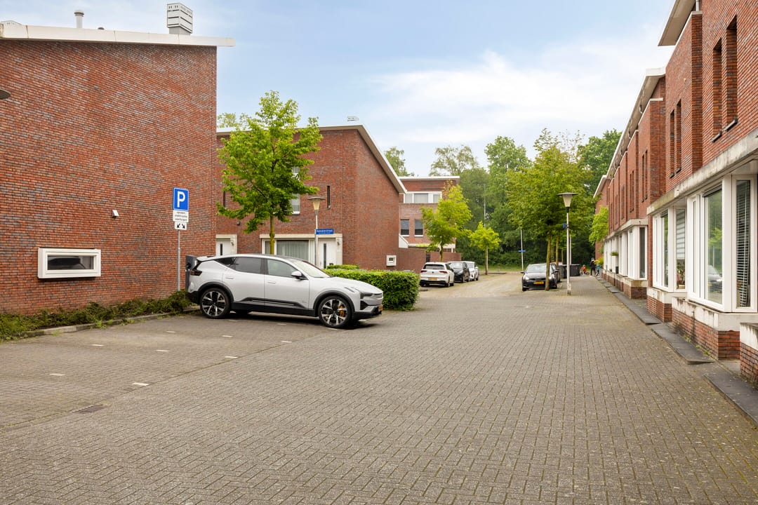 Modern Luxury Corner House with Roof Terrace in Prime Eindhoven Location — 71