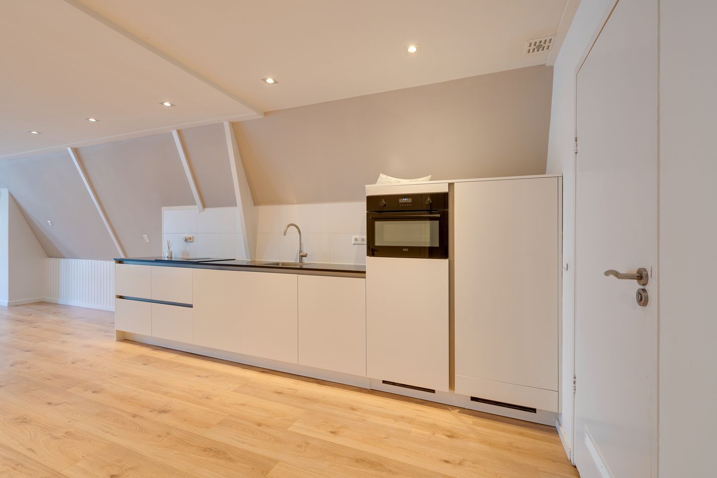 Fully Renovated Apartment in Historic Volendam Centre — 19