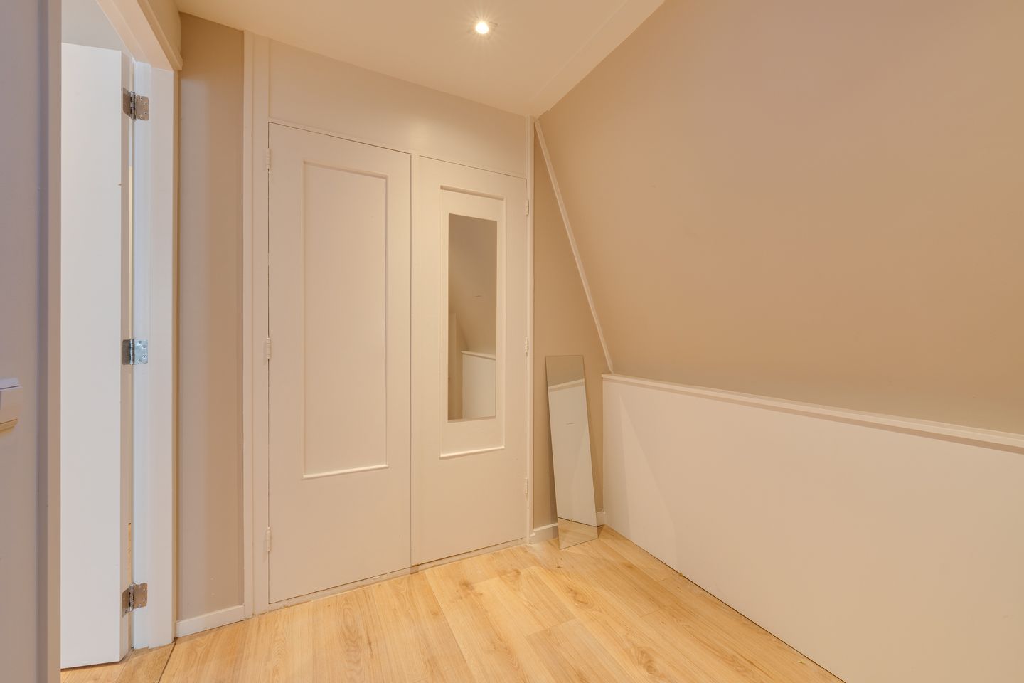 Fully Renovated Apartment in Historic Volendam Centre — 29