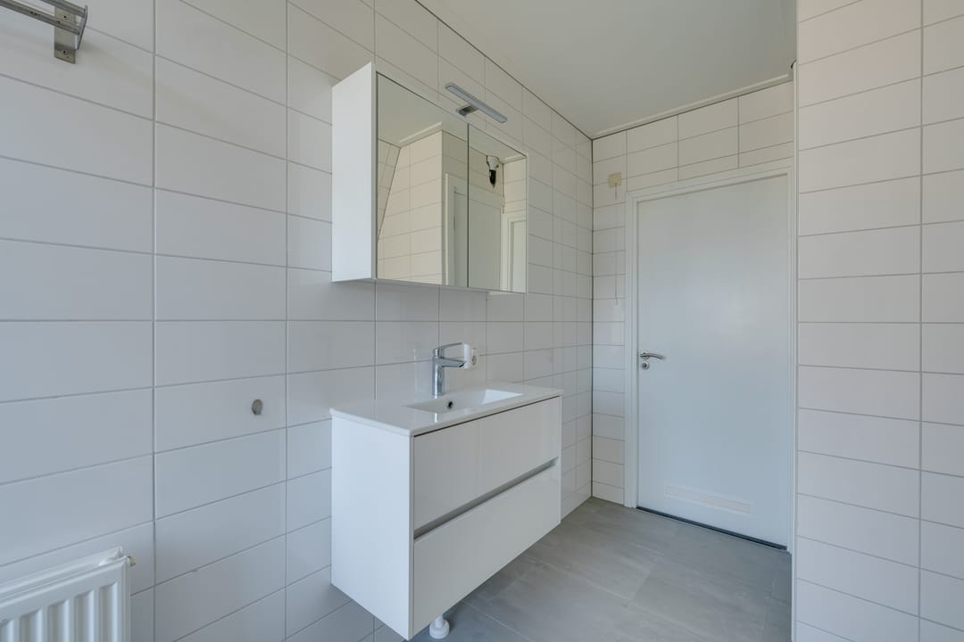 Fully Renovated Apartment in Historic Volendam Centre — 26