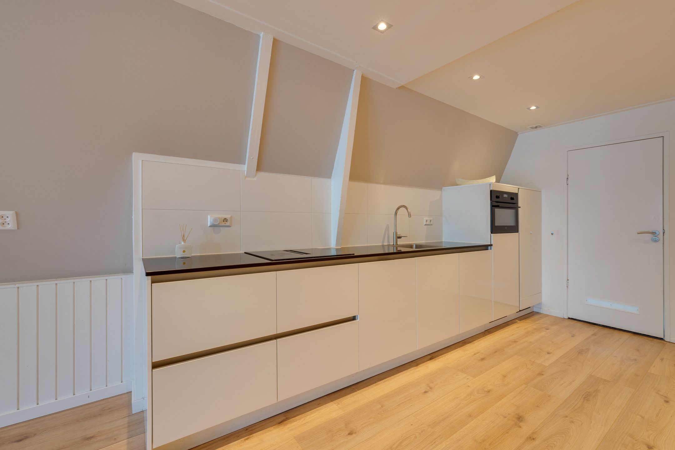 Fully Renovated Apartment in Historic Volendam Centre — 18