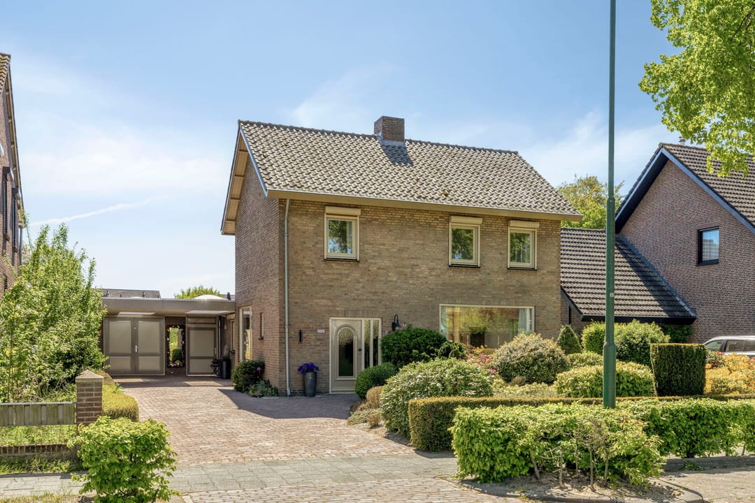 Photo 1 of Burgemeester van Erpstraat 54