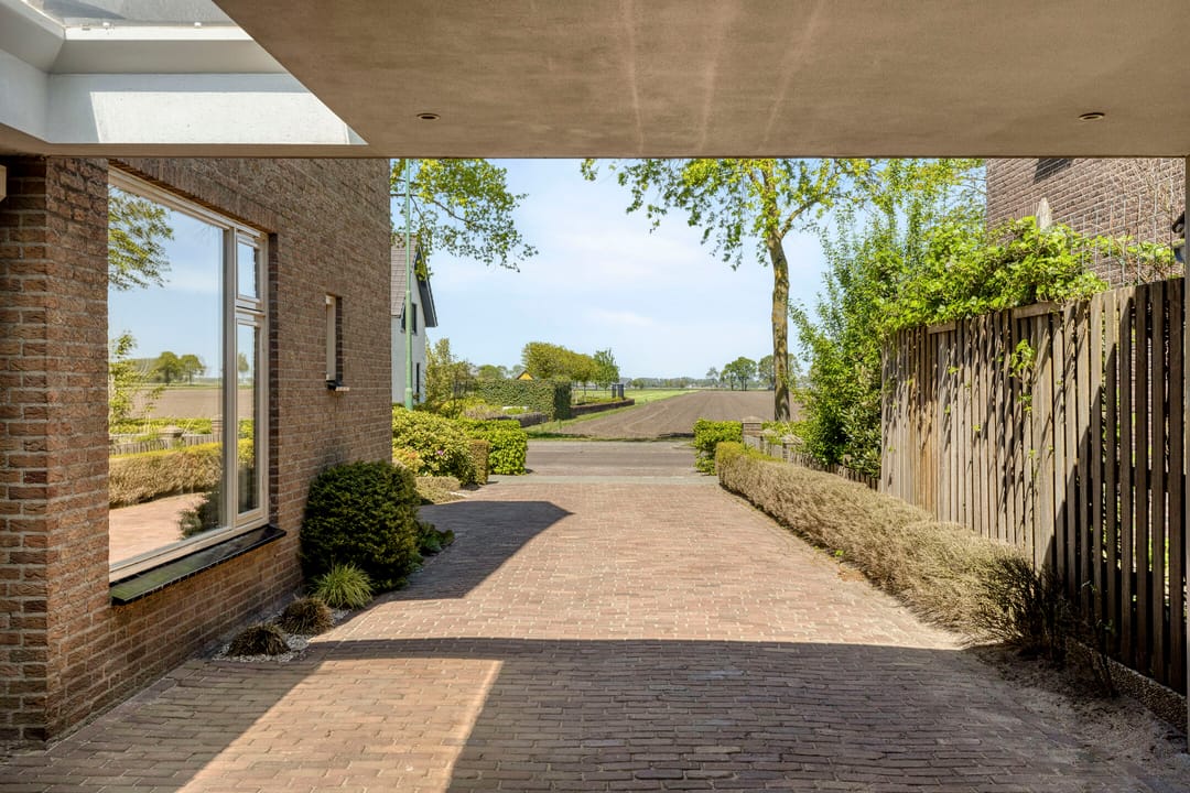 Photo 8 of Burgemeester van Erpstraat 54
