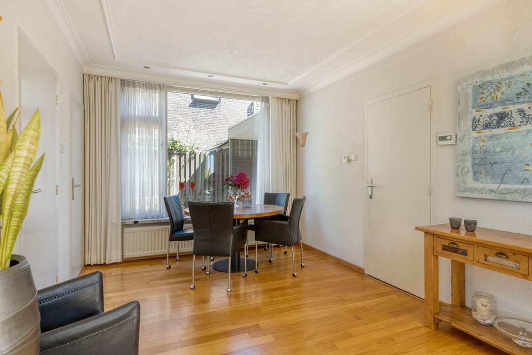 Photo 17 of Burgemeester van Erpstraat 54