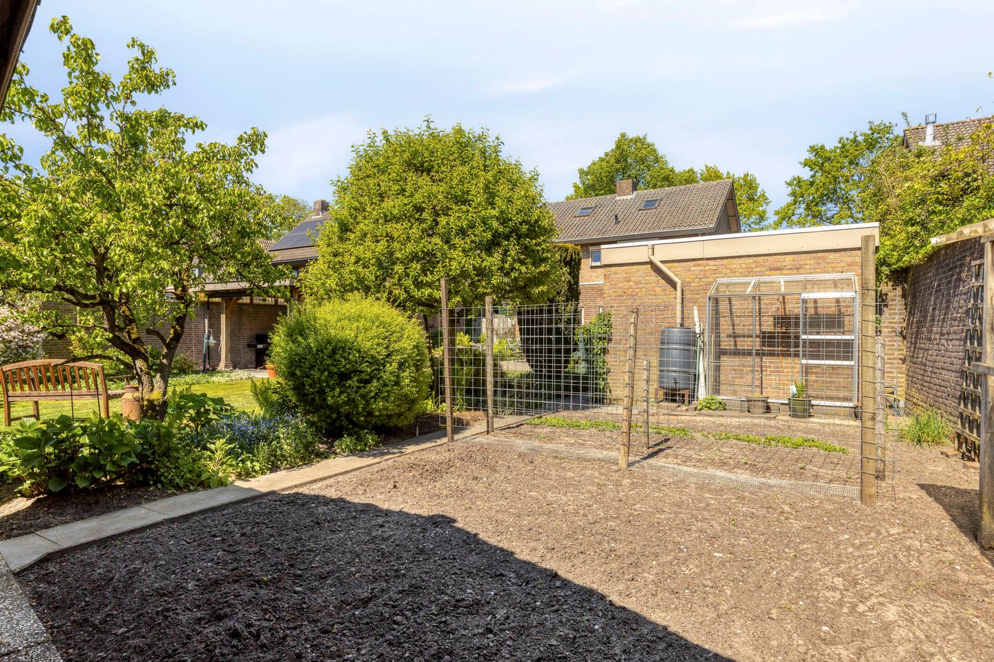 Photo 34 of Burgemeester van Erpstraat 54