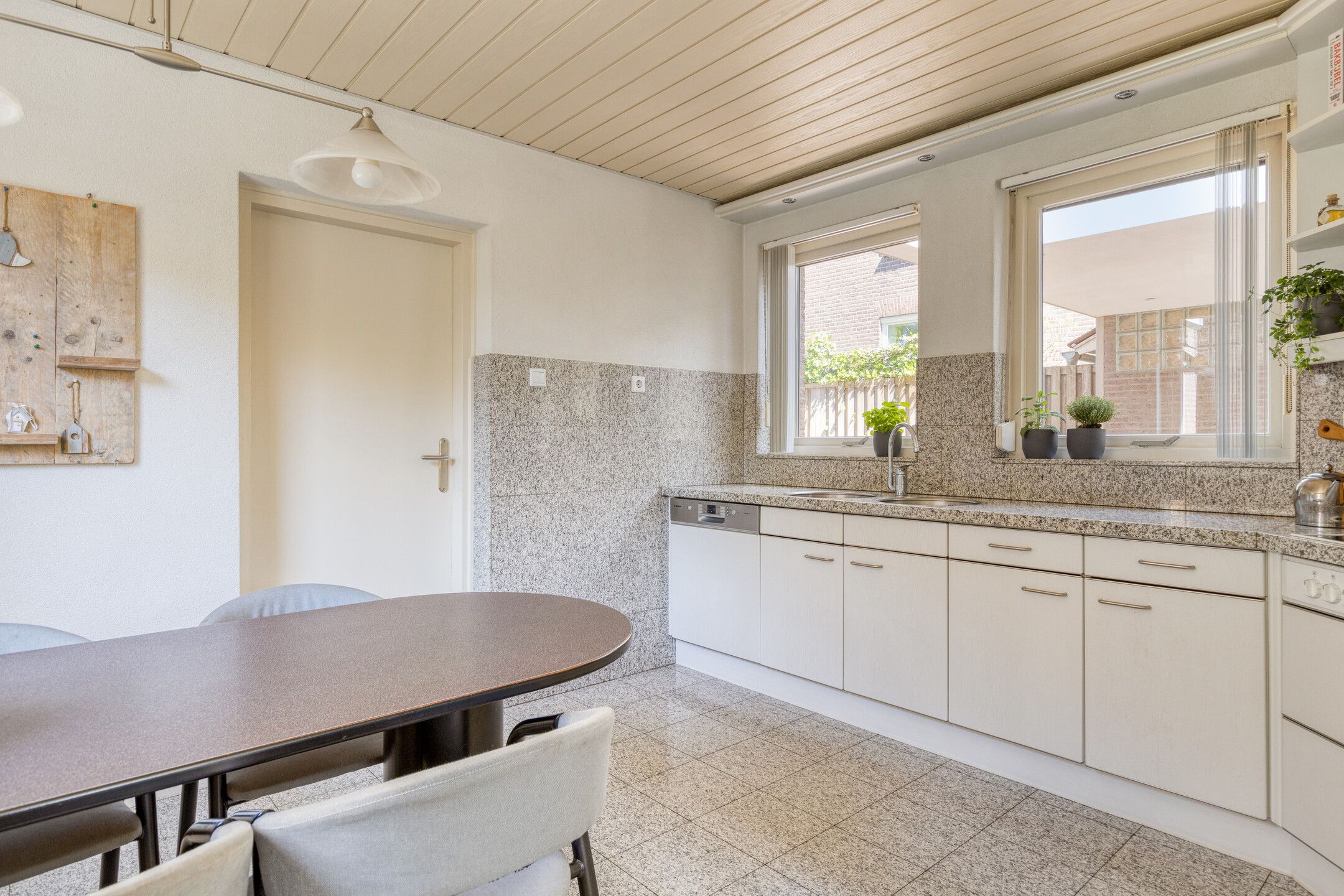 Photo 21 of Burgemeester van Erpstraat 54