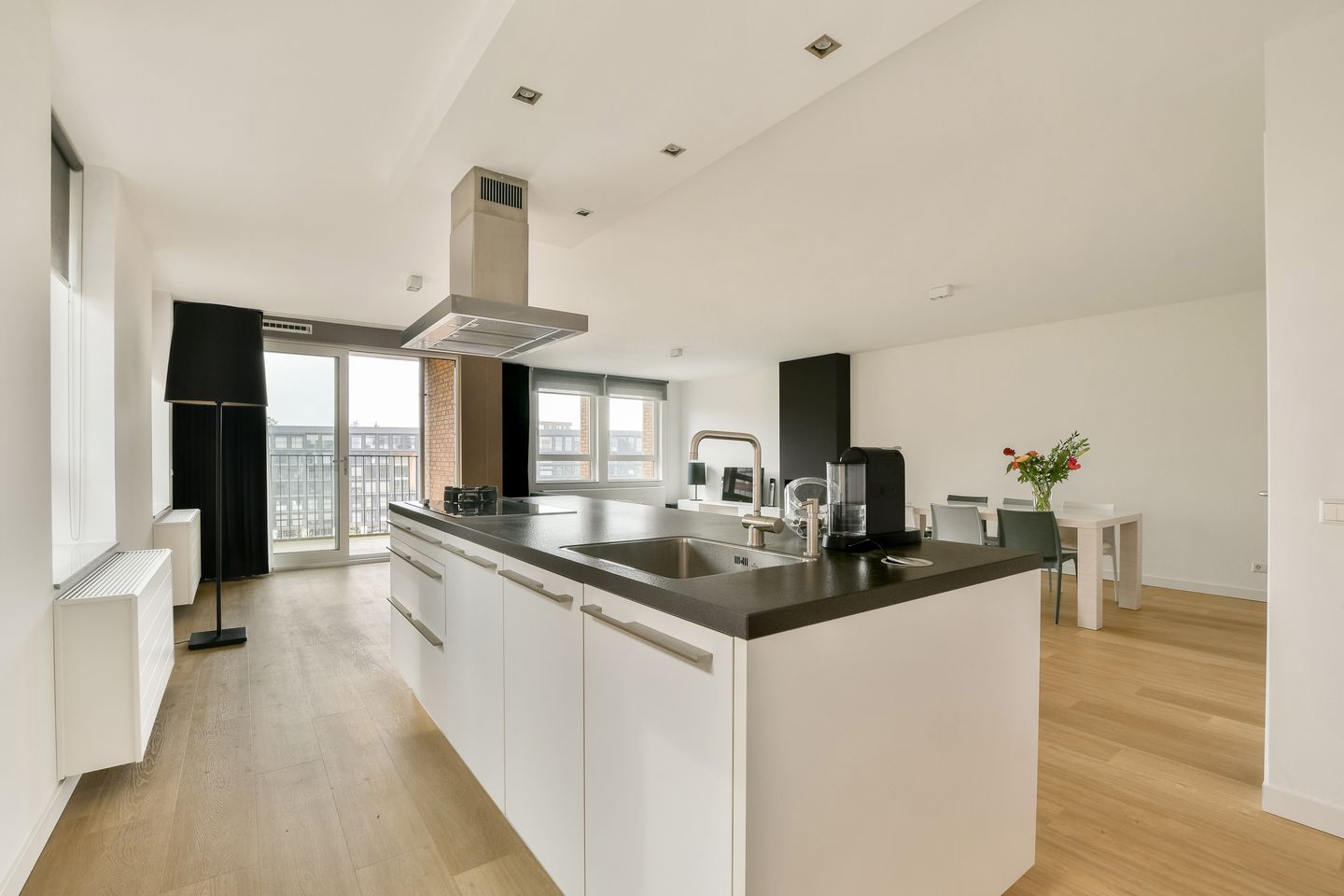 Photo 10 of Pieter Oosterhuisstraat 32