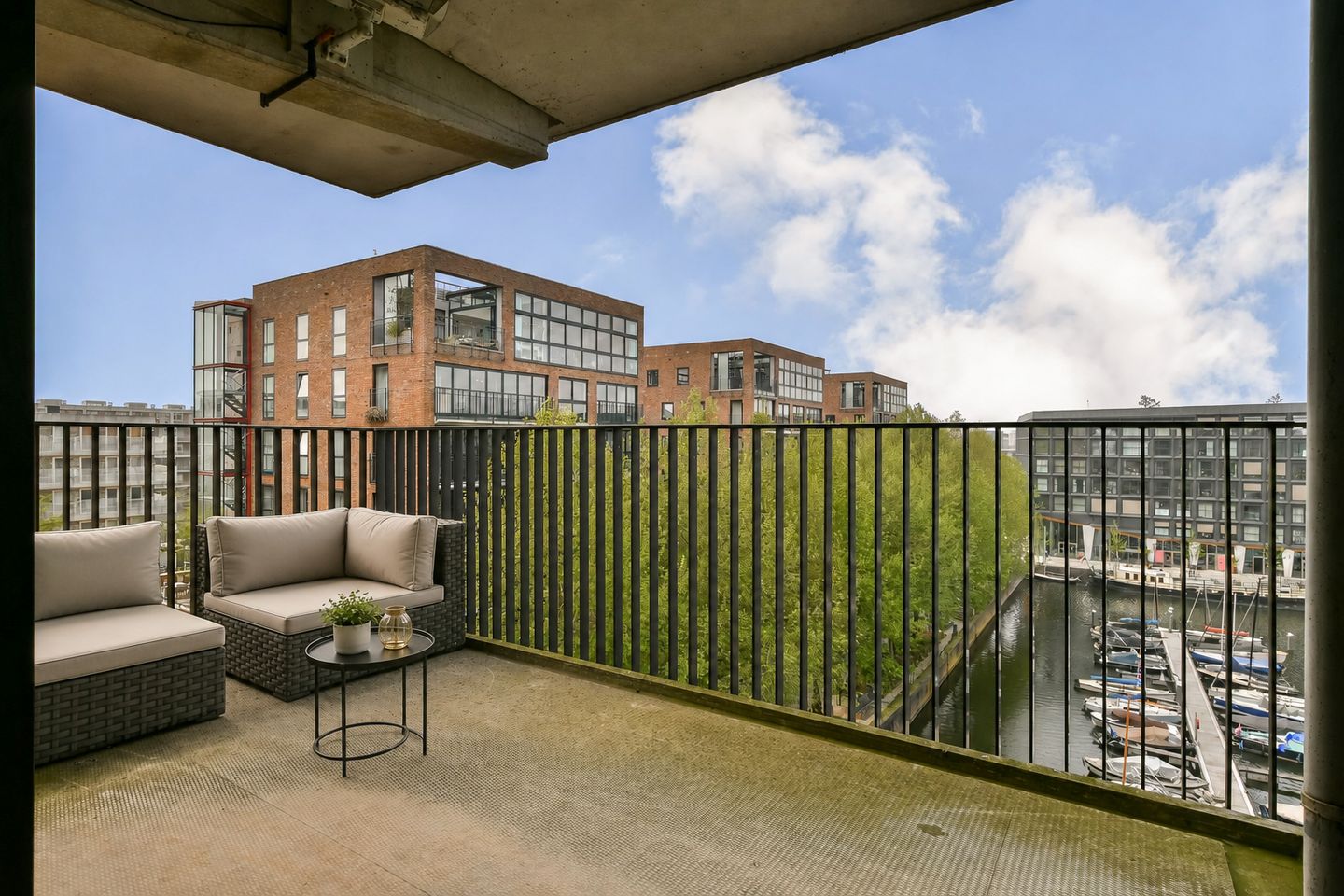 Photo 4 of Pieter Oosterhuisstraat 32