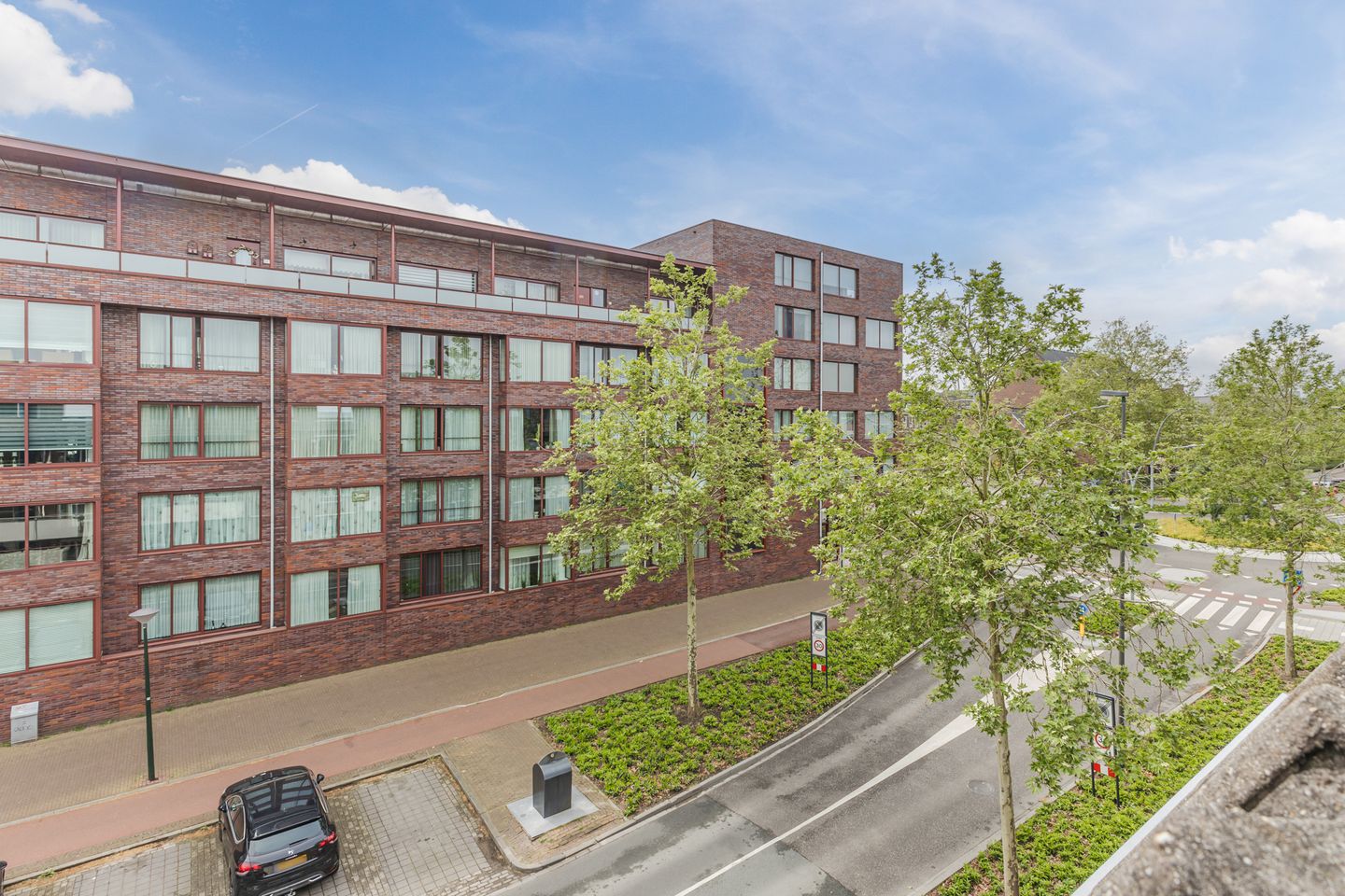 Photo 25 of Valkenierstraat 39