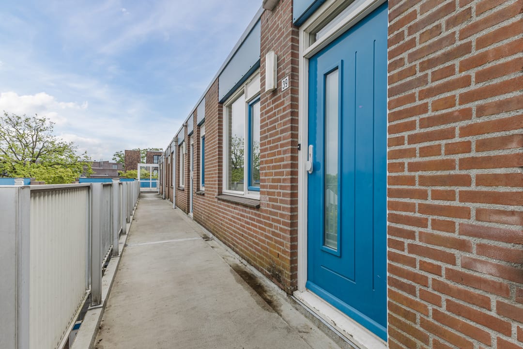 Photo 8 of Valkenierstraat 39