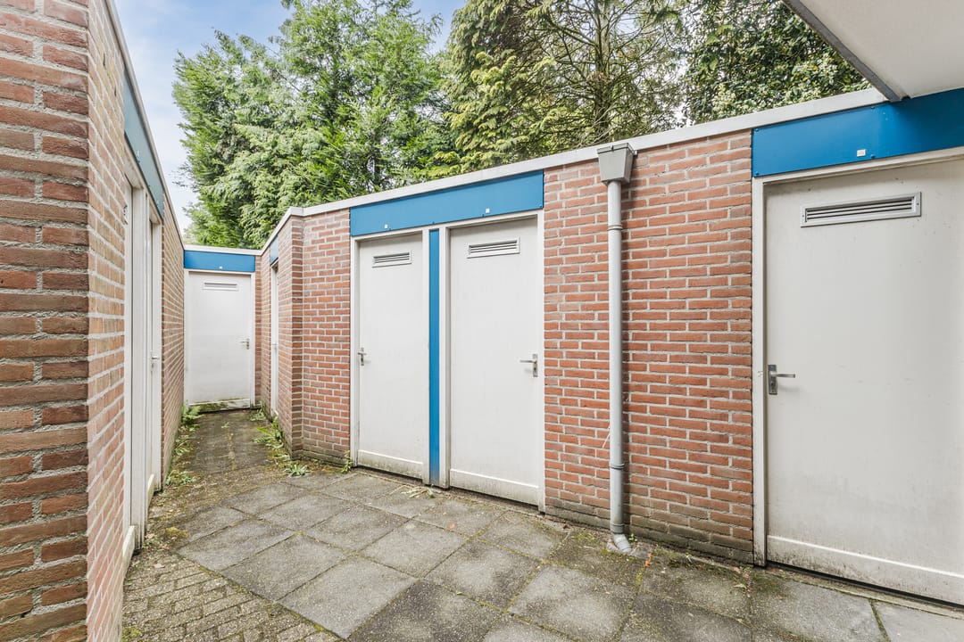 Photo 28 of Valkenierstraat 39