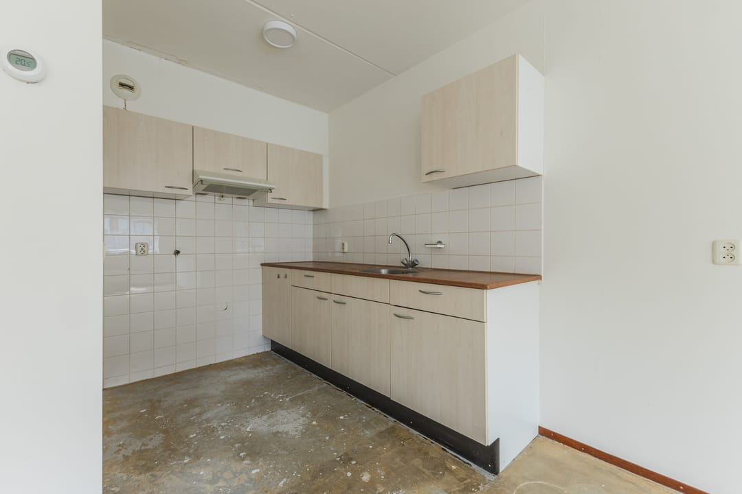 Photo 2 of Valkenierstraat 39