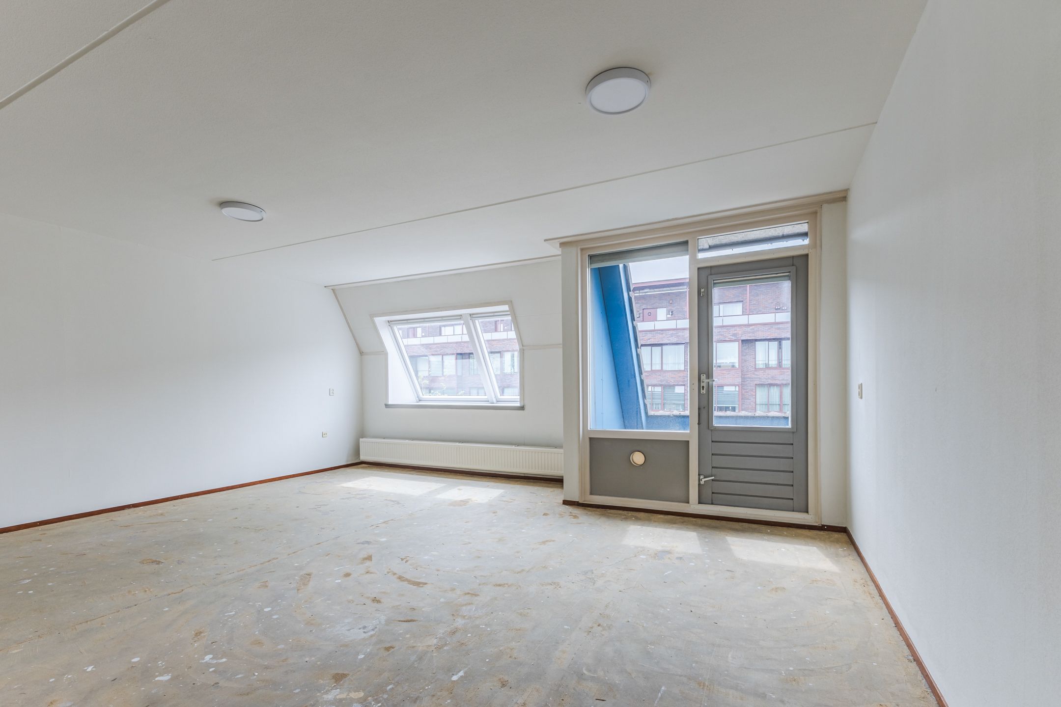 Photo 3 of Valkenierstraat 39