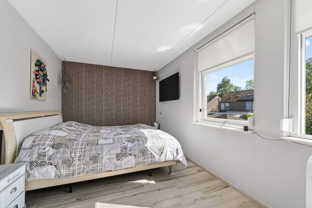 Well-Maintained Semi-Detached House with Solar Panels and Garage in Family-Friendly Klazienaveen Neighborhood — 17