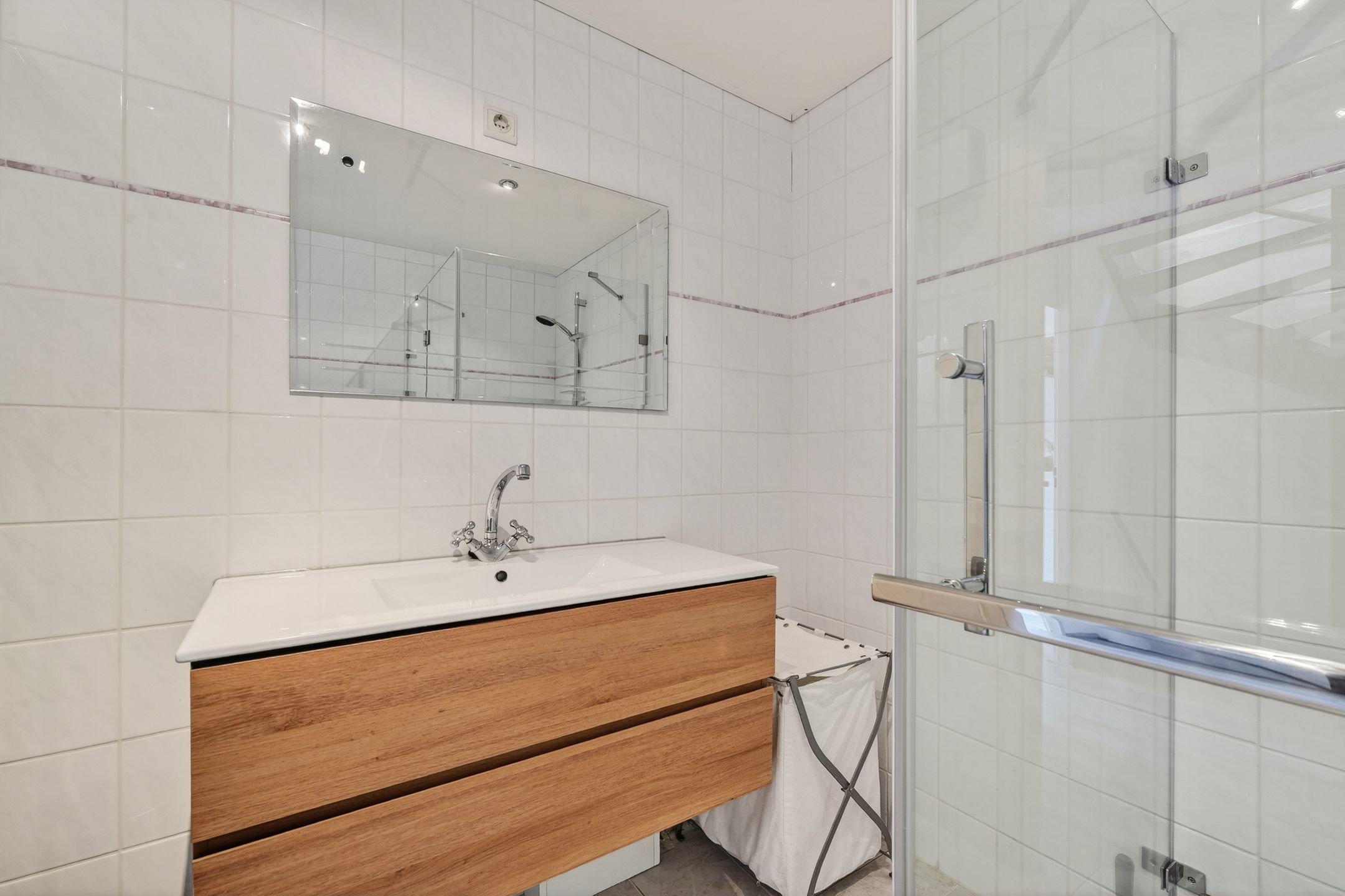 Well-Maintained Semi-Detached House with Solar Panels and Garage in Family-Friendly Klazienaveen Neighborhood — 24
