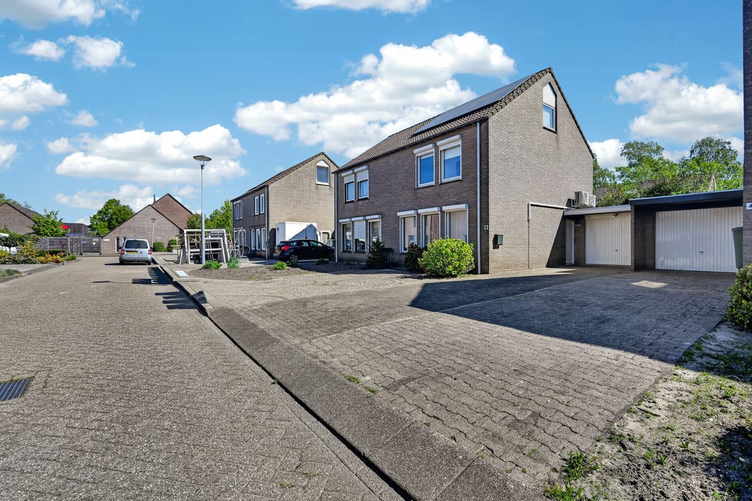 Well-Maintained Semi-Detached House with Solar Panels and Garage in Family-Friendly Klazienaveen Neighborhood — 37