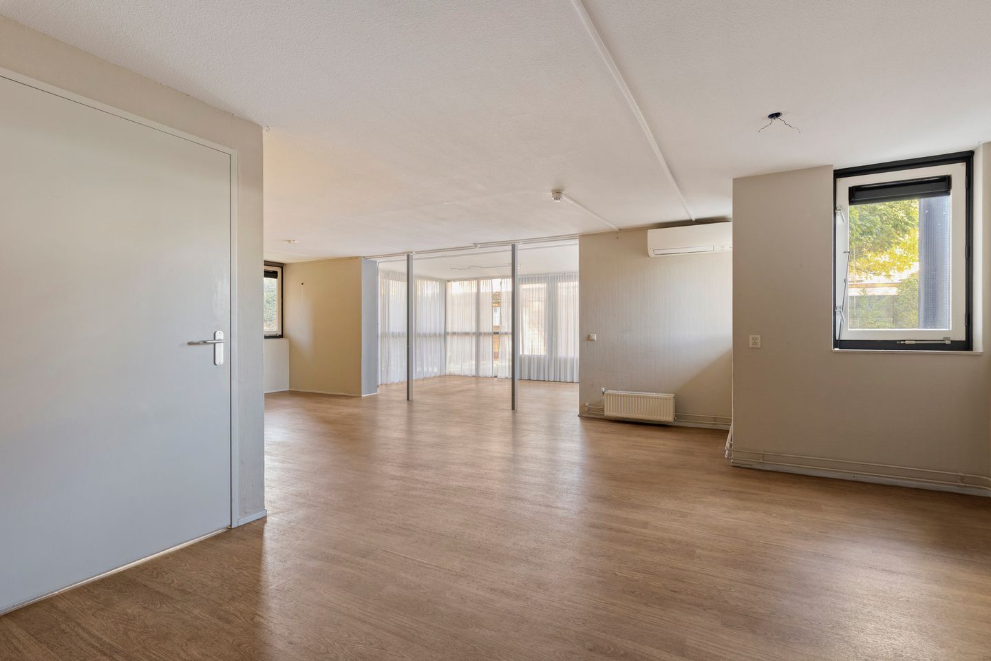 View photo 3 of Diepenbrocklaan 1