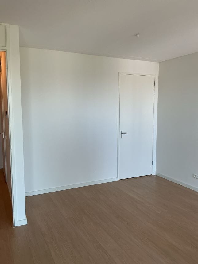 Photo 4 of Ottho Heldringstraat 3-B17