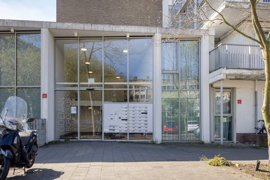 Photo 2 of Goeman Borgesiusstraat 2-A