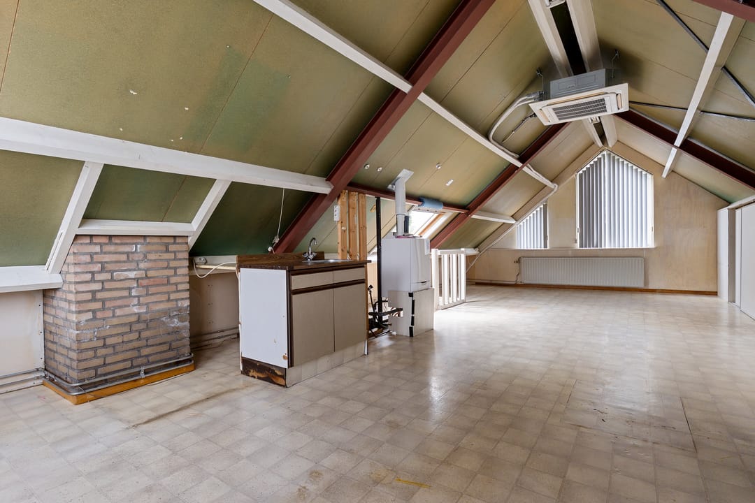 Photo 23 of Adelaar 92