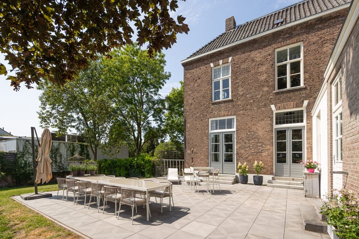 Twee-onder-één-kap te koop: Koningin Wilhelminastraat 4, Hedel