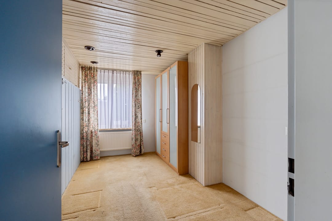 Photo 16 of Adelaar 92